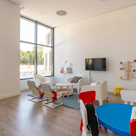 Skyline Vi Pool & Coworking By Ele Apartment
